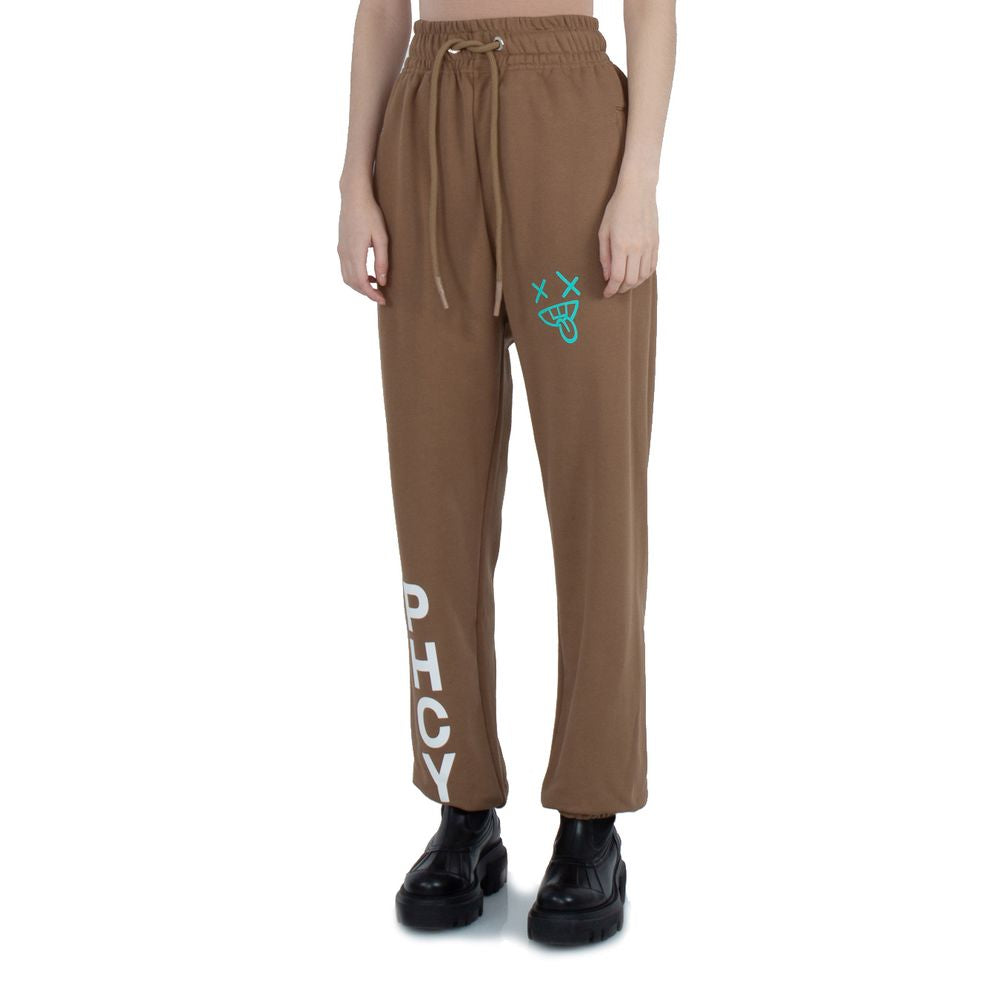 Model wearing Pharmacy Industry brown cotton trousers with logo print, showcasing urban style and comfort.