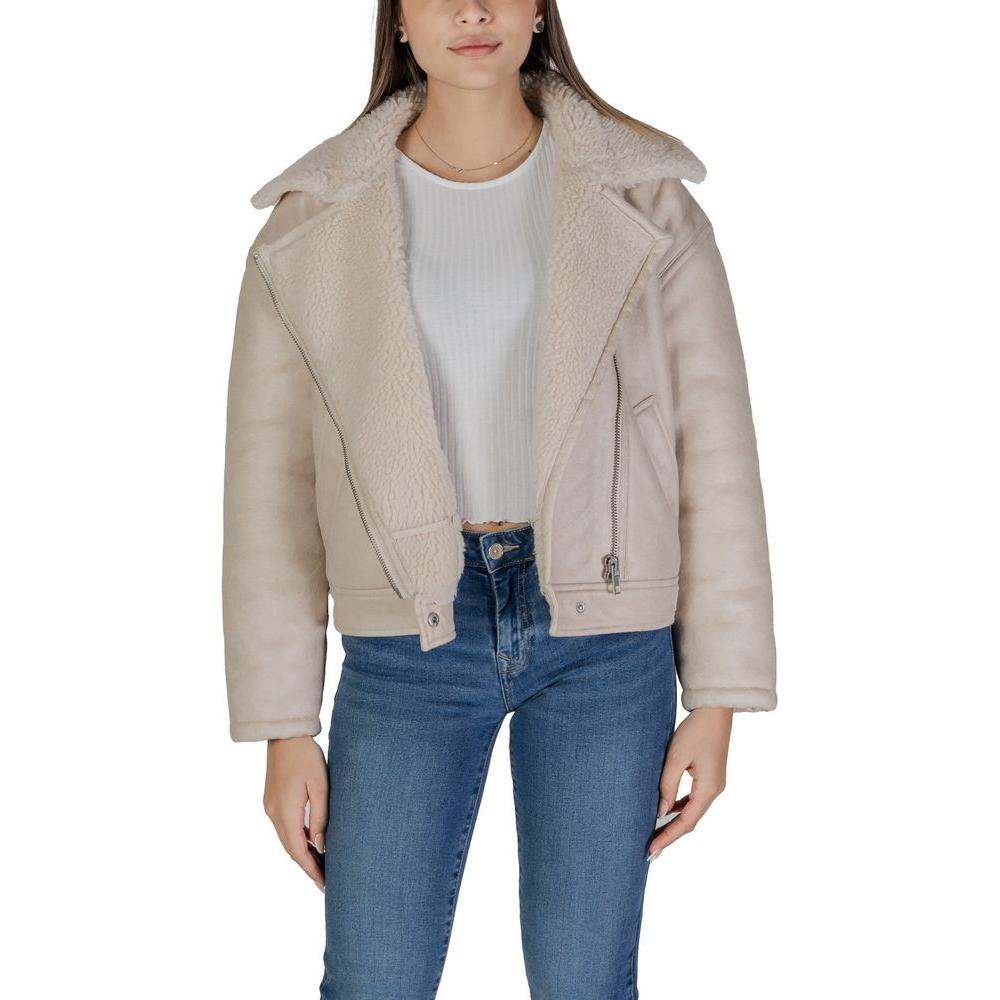 Vila Clothes beige faux leather jacket for women, perfect for fall/winter, featuring cozy sherpa lining and stylish design.