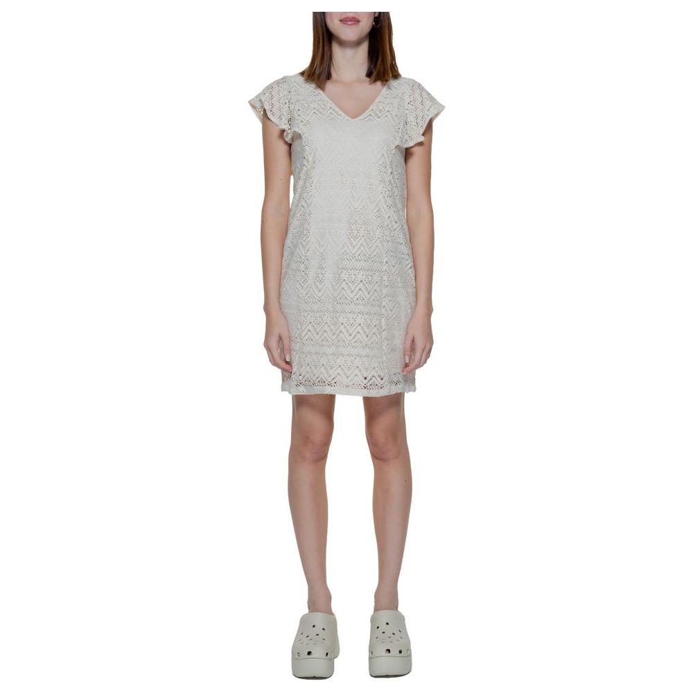 Vero Moda beige polyester women's midi dress for spring/summer collection, featuring lace detailing and short sleeves.