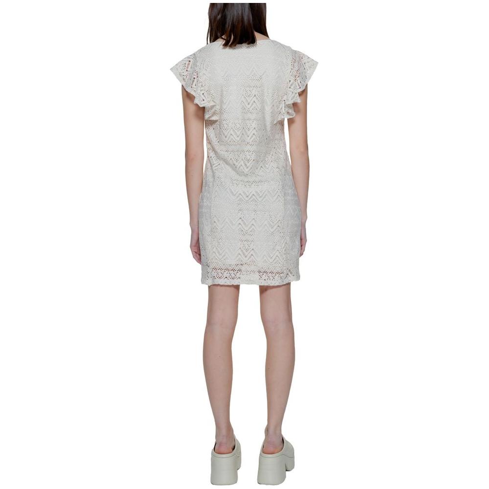 Back view of Vero Moda beige polyester midi dress, spring/summer collection, showcasing flutter sleeves and intricate patterns.