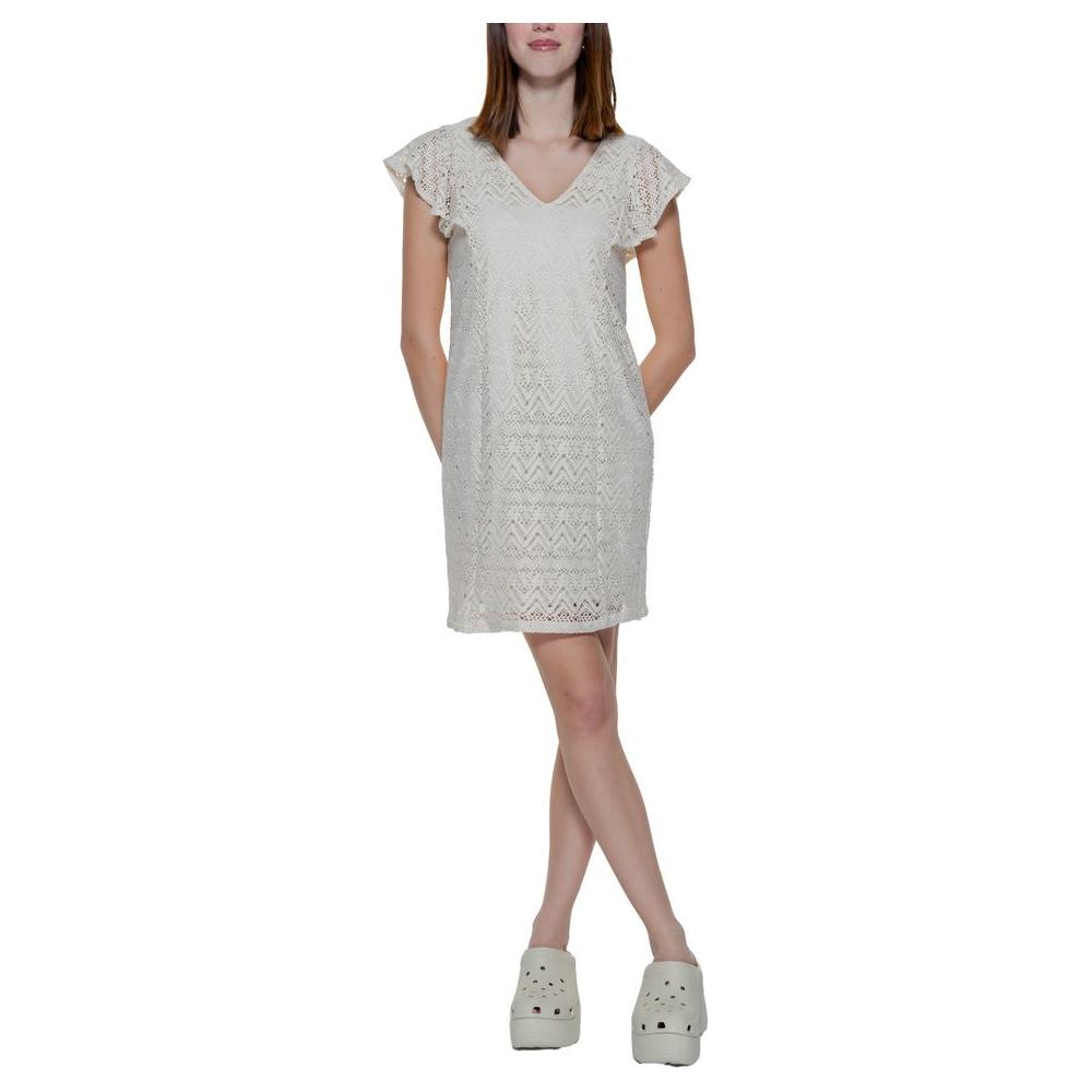 Vero Moda beige polyester midi dress for women, spring/summer collection, featuring short sleeves and V-neck design