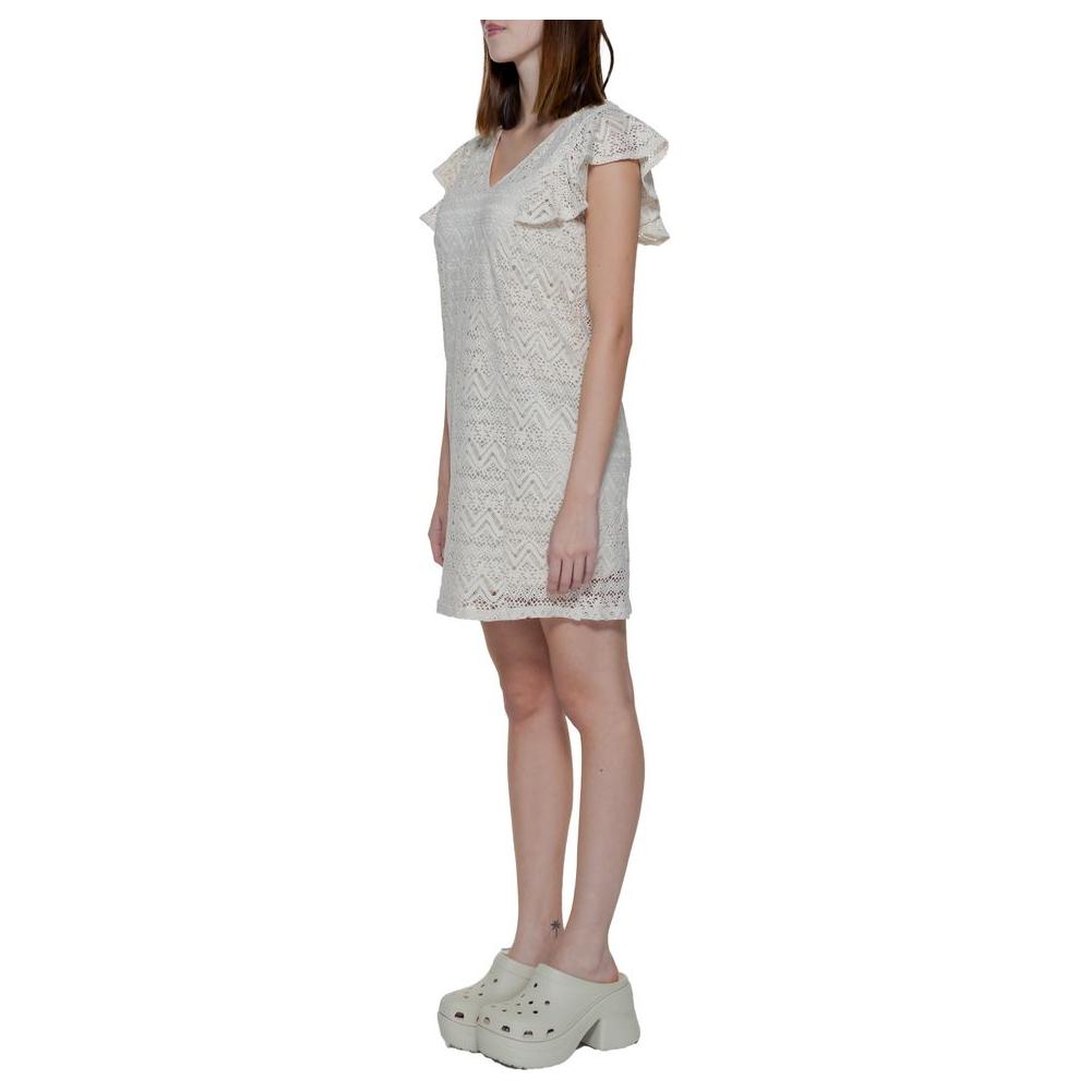 Vero Moda beige polyester women's midi dress for spring/summer collection with short sleeves and patterned design.