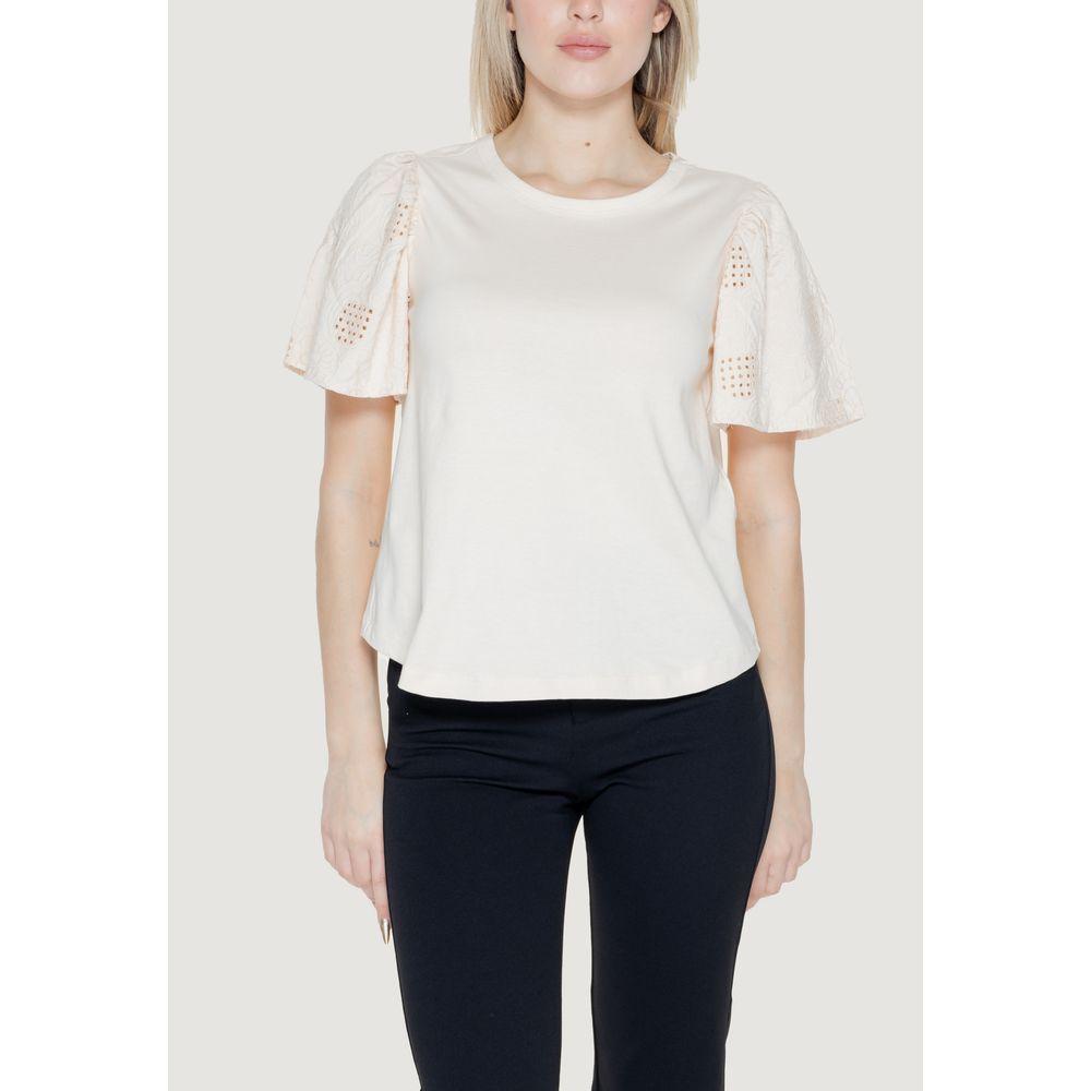Jacqueline De Yong white cotton T-shirt with short sleeves, perfect for spring and summer fashion trends.