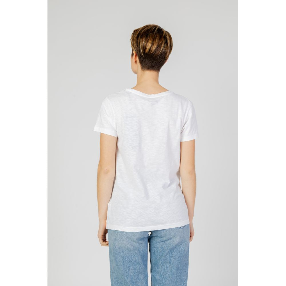 Back view of a woman wearing a white Blauer cotton t-shirt, part of the women's spring/summer collection, paired with denim jeans.