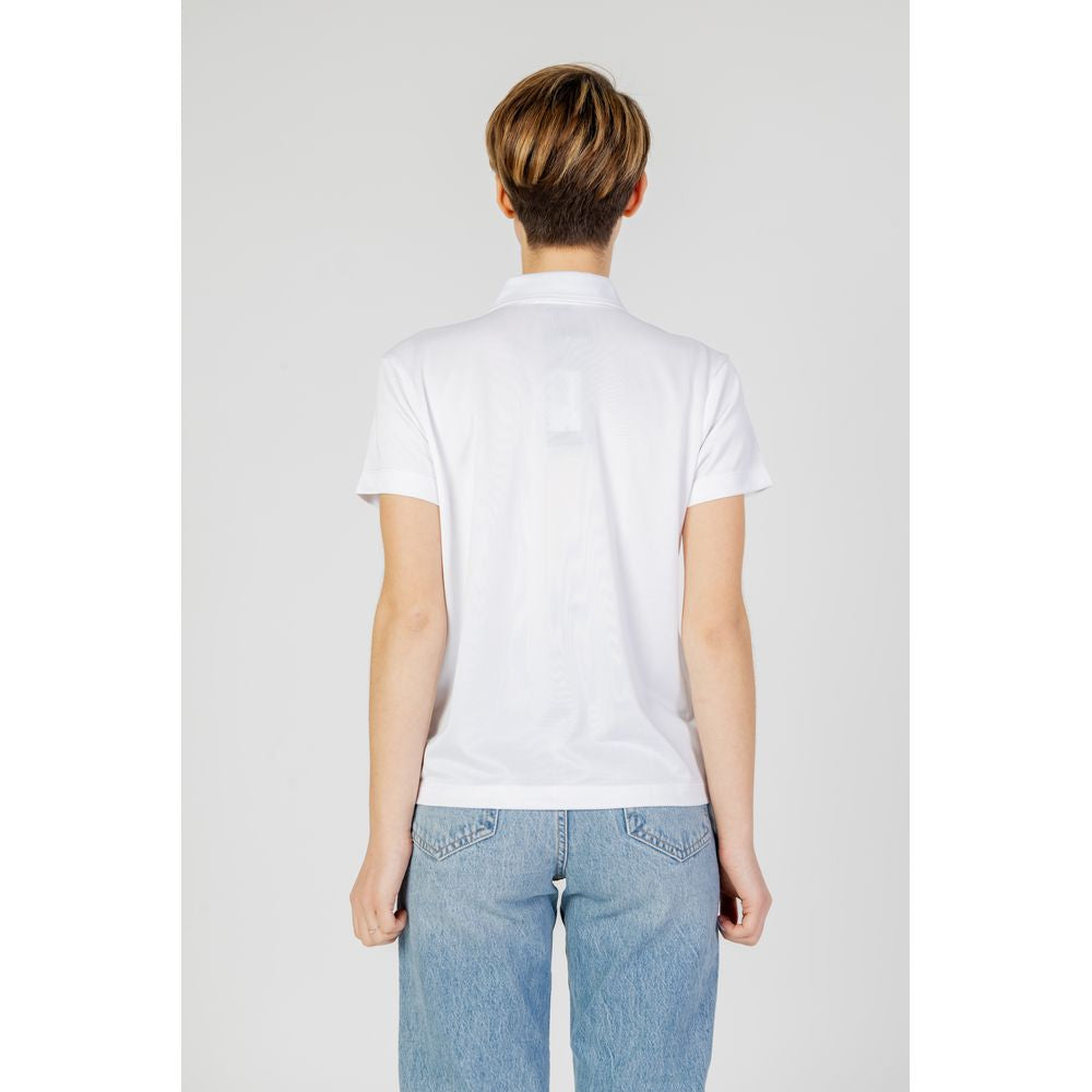 Back view of a woman wearing a Blauer white polyester t-shirt, part of the spring/summer collection.