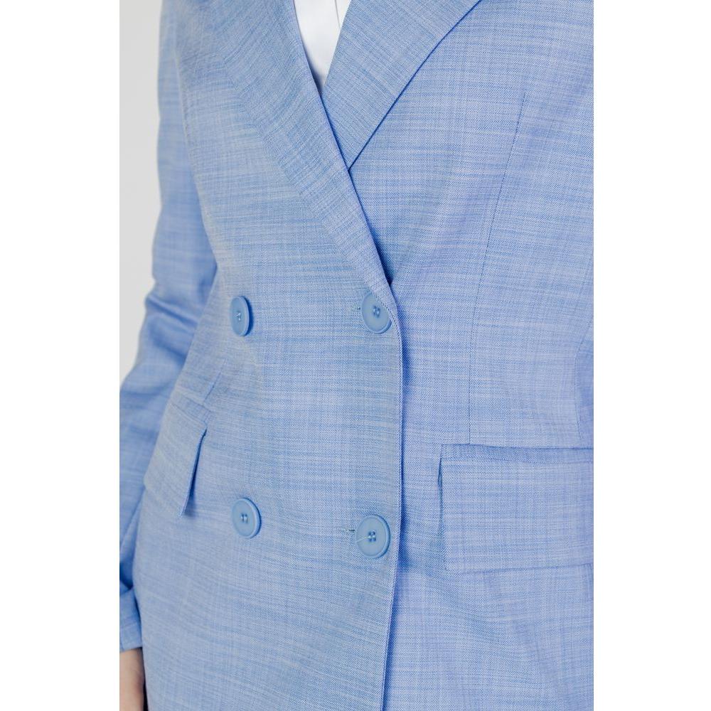 Women's Sandro Ferrone blue blazer with a double-breasted design for spring/summer. Viscose blend with polyester and elastene.