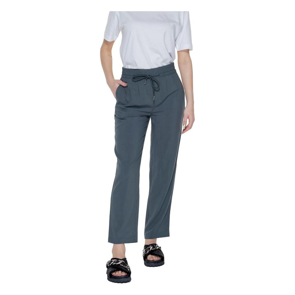 Woman wearing Street One green viscose regular pants, ideal for spring/summer collection, featuring comfortable design and drawstring waist.