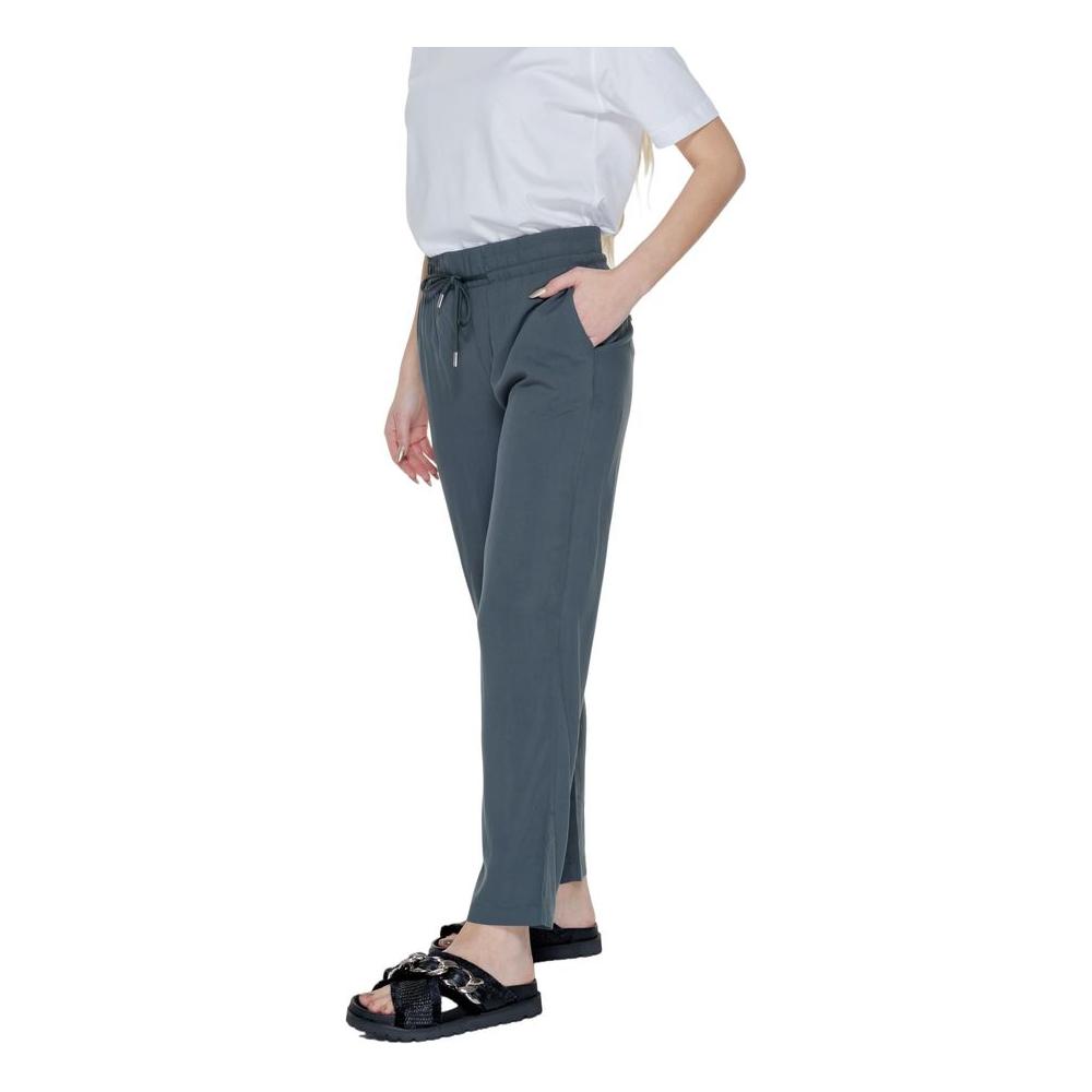 Street One women's regular green viscose pants, ideal for spring/summer. Comfortable, stylish design with a drawstring waist and side pockets.