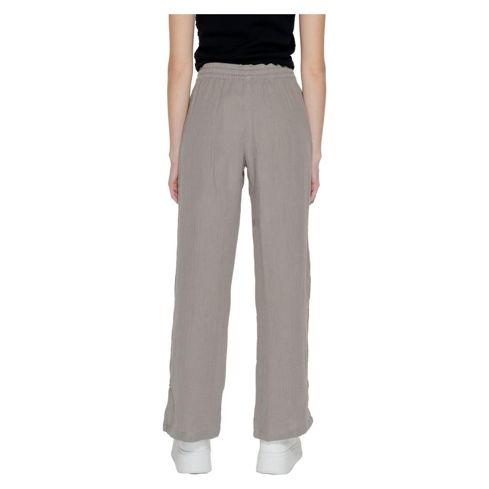 Back view of Jacqueline De Yong beige cotton palazzo pants in spring/summer collection, 80% cotton, 20% recycled cotton.