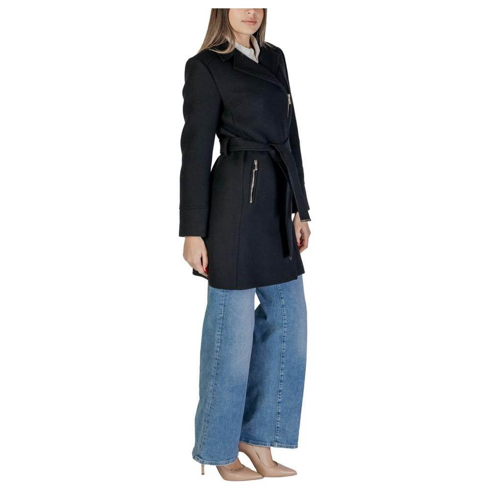 Morgan De Toi women's black wool coat, fall/winter collection, featuring a tailored fit with side zipper, worn over blue jeans.