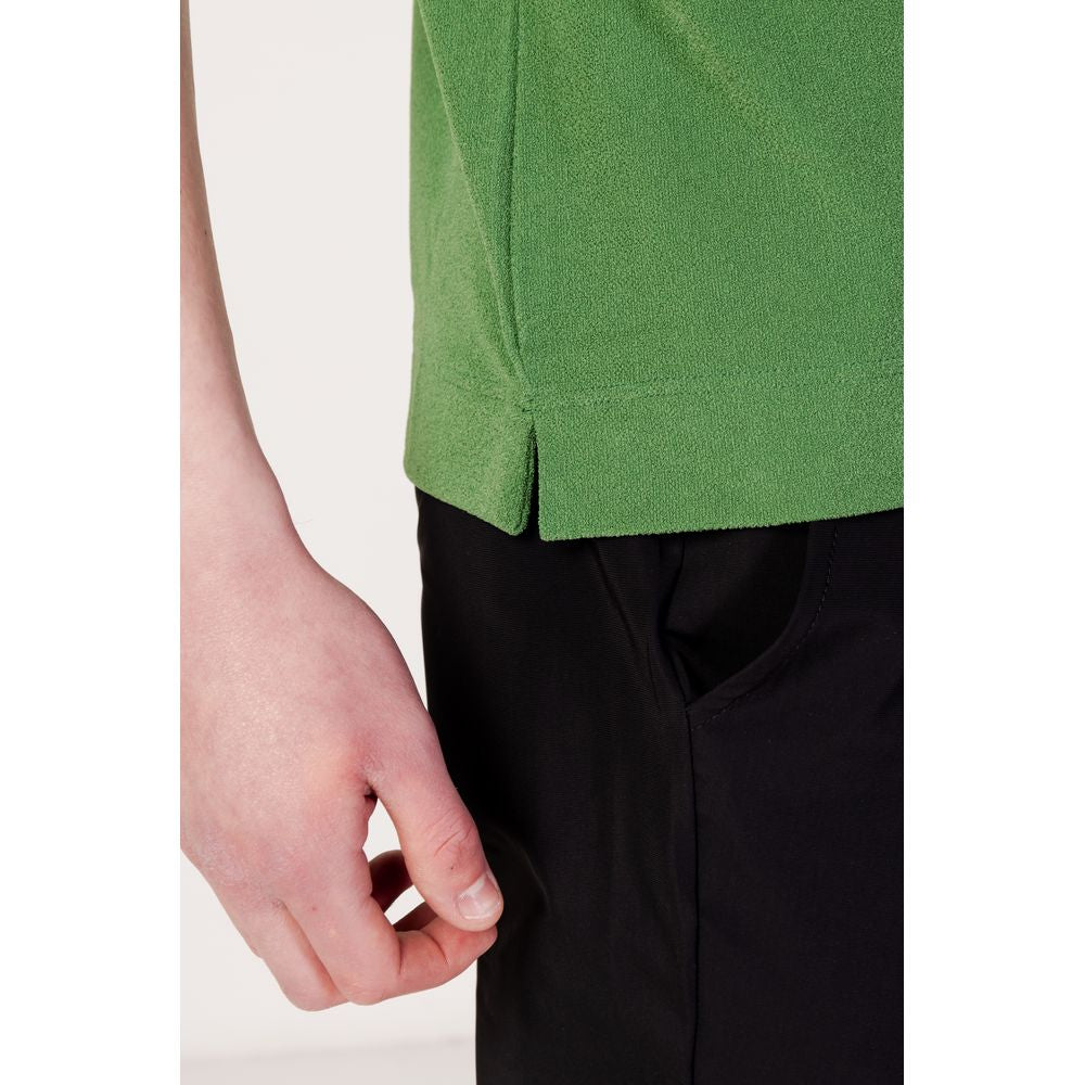 Close-up of a green polyester men's T-shirt from the Suns Spring/Summer collection, showcasing its stylish fit and quality fabric.