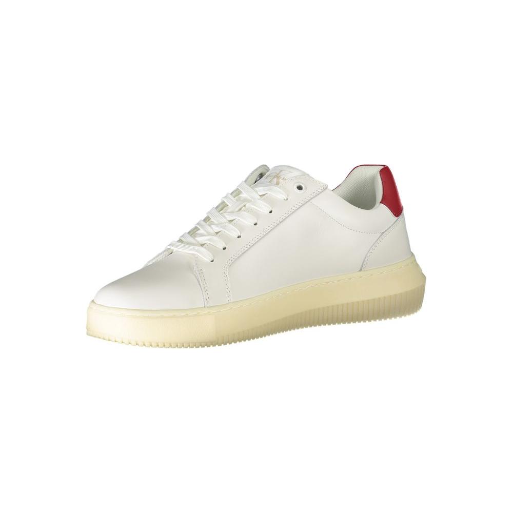 Calvin Klein white sneaker with laces, print, contrast details, and logo, made of 50% recycled polyester.