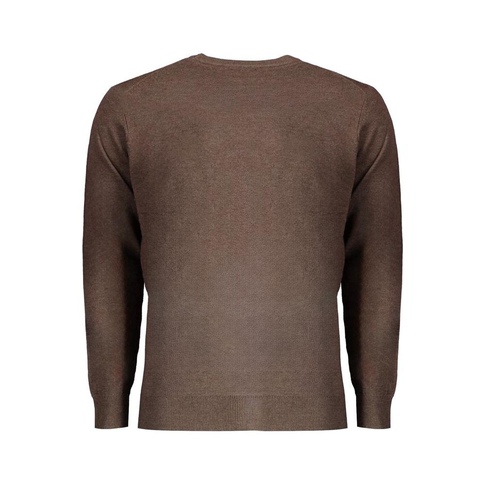Brown wool men's sweater showcasing timeless style by Norway 1963, featuring a classic silhouette and subtle luxurious details.