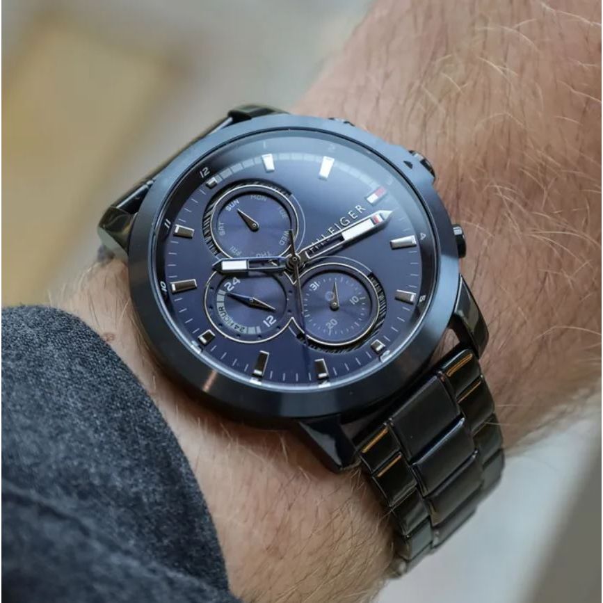 TOMMY HILFIGER Mod. 1792049 quartz analog gents watch with mineral dial, 46mm case, on wrist, 5 ATM water resistance, official packaging.