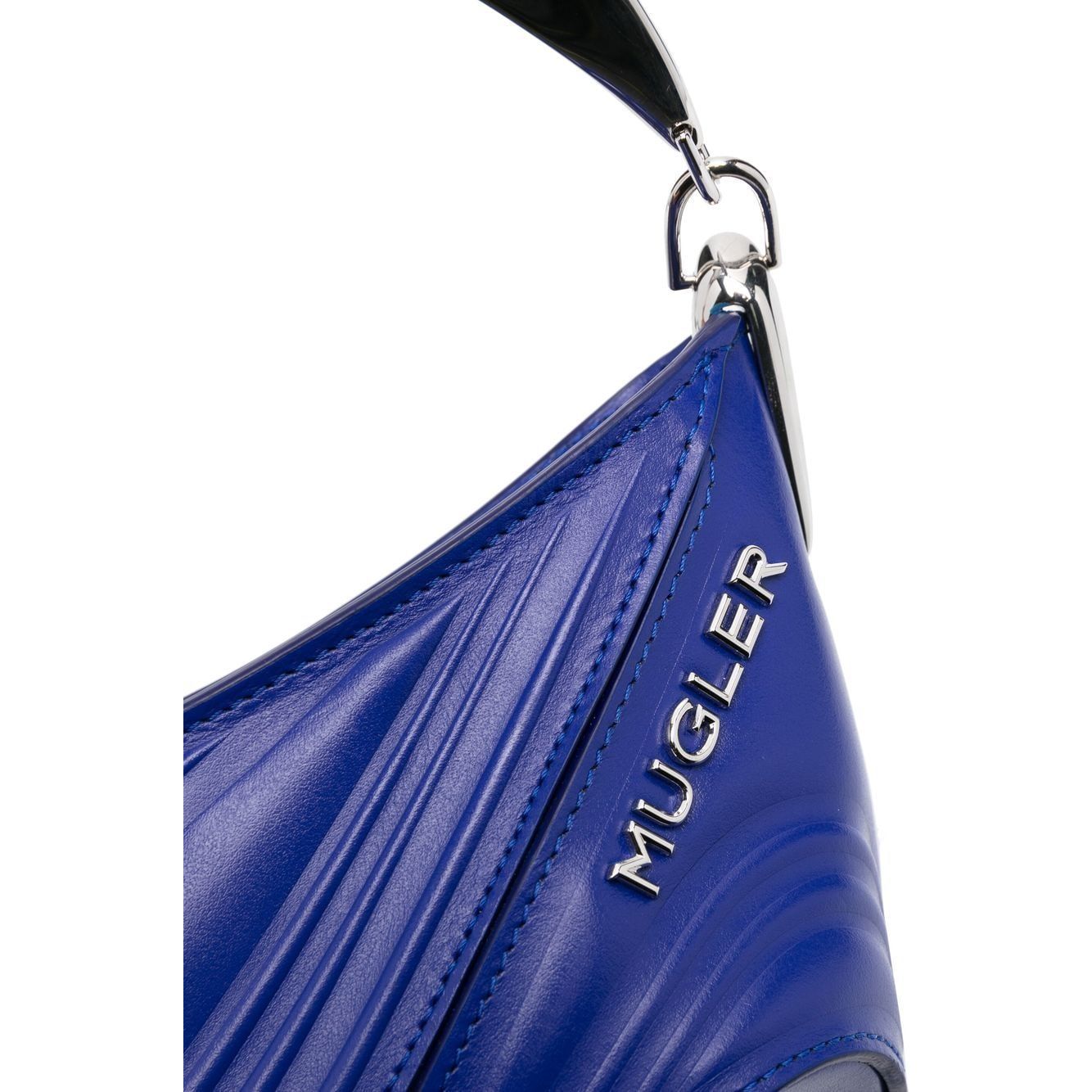 Front view with bag zipped and handles upright.