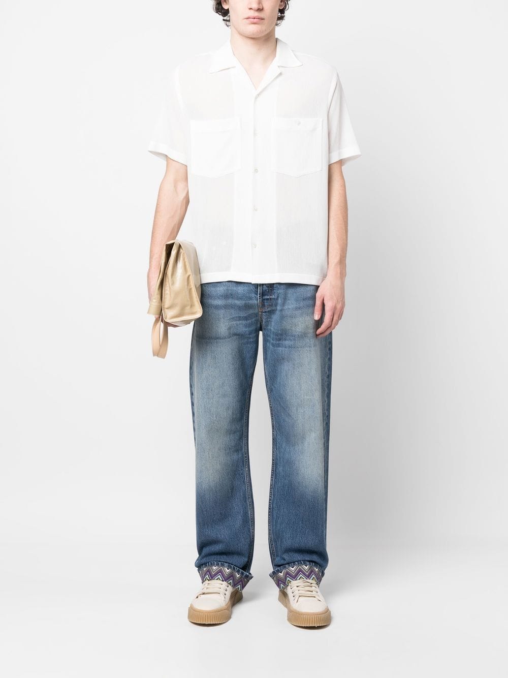 Front view with bag zipped and handles upright.