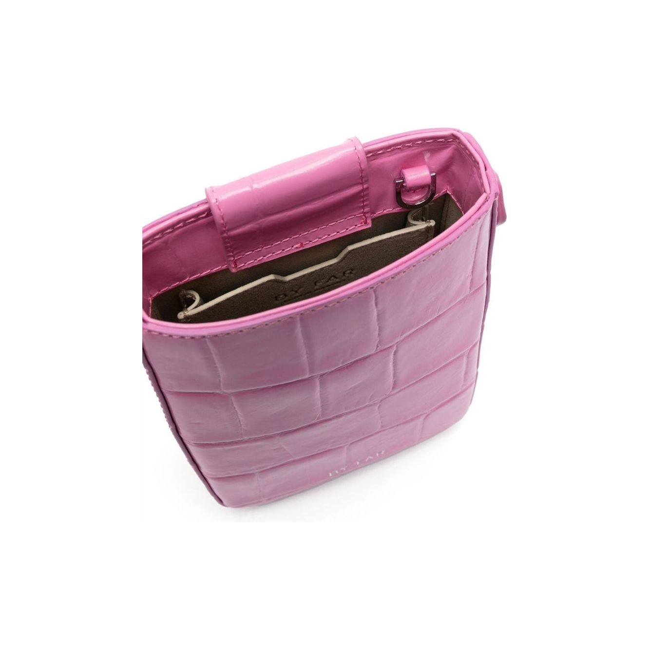 Front view with bag zipped and handles upright.