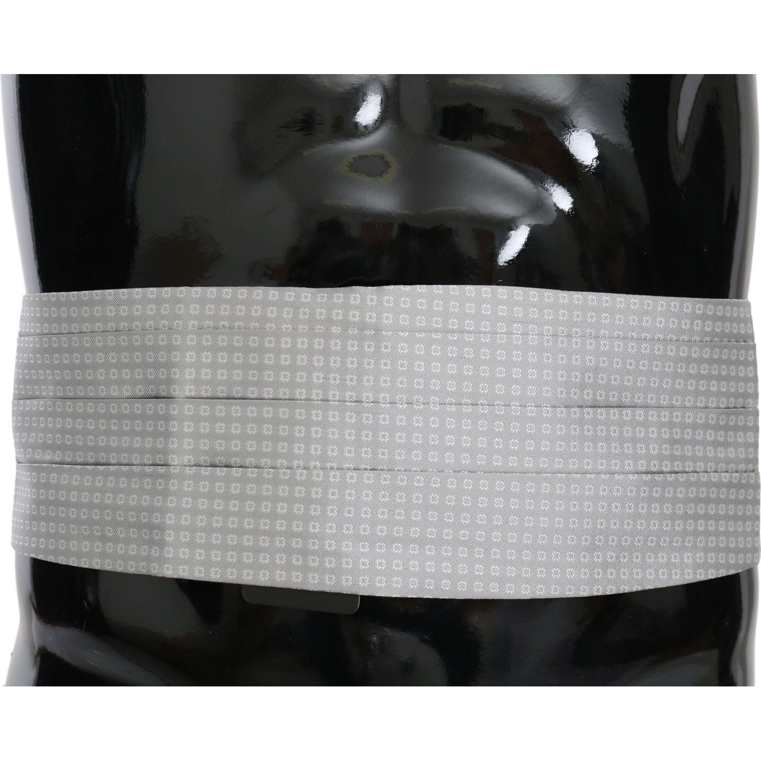 优雅的灰色丝绸腰带