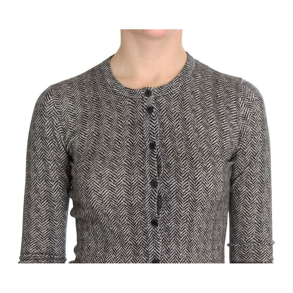 优雅的黑白羊毛开衫