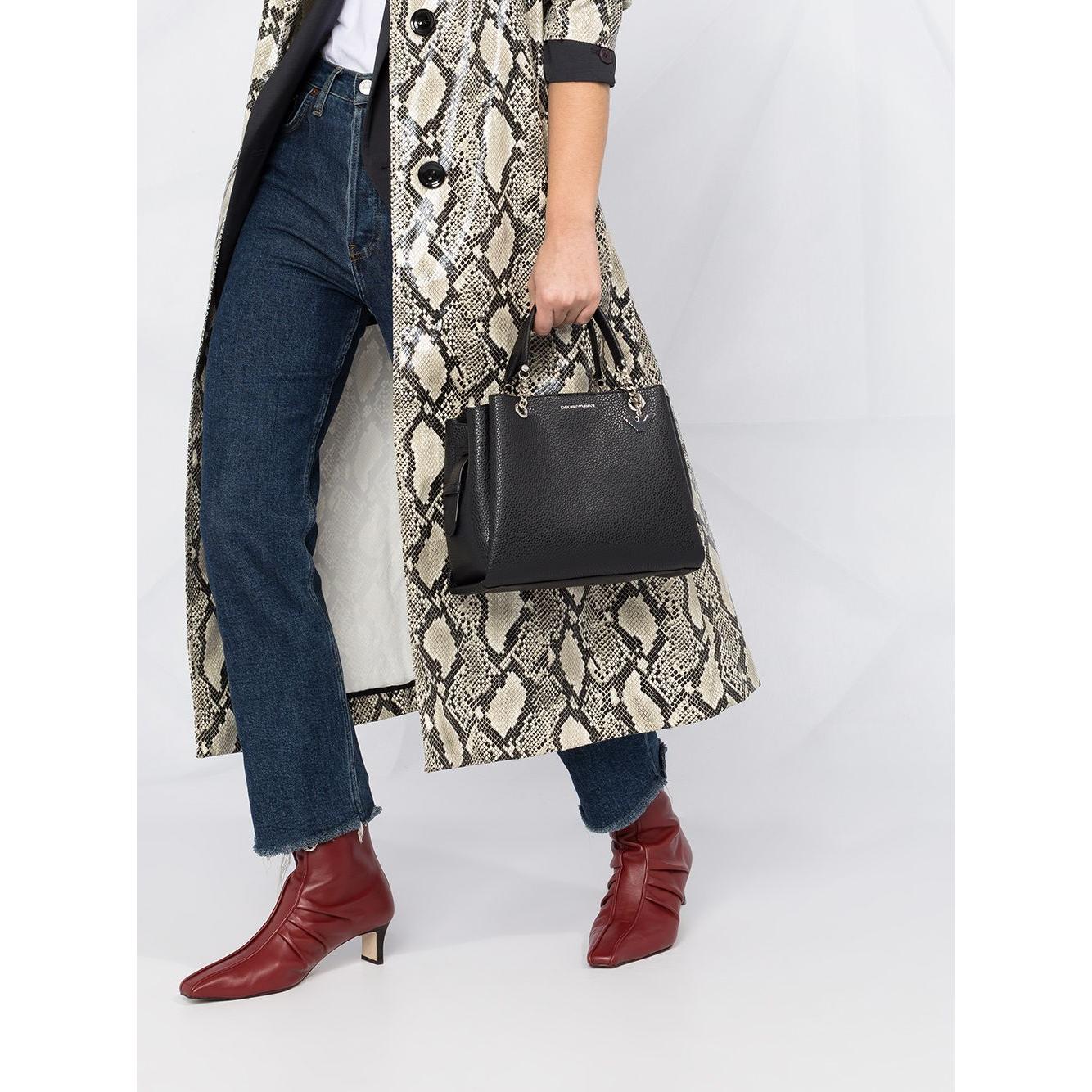 Front view with bag zipped and handles upright.