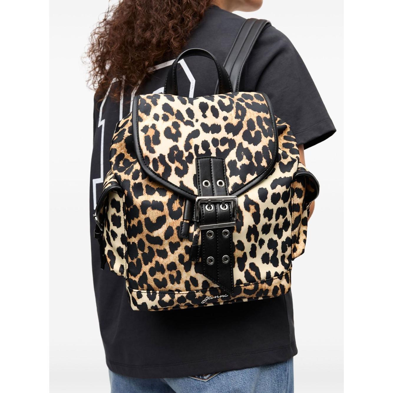 Front view with bag zipped and handles upright.