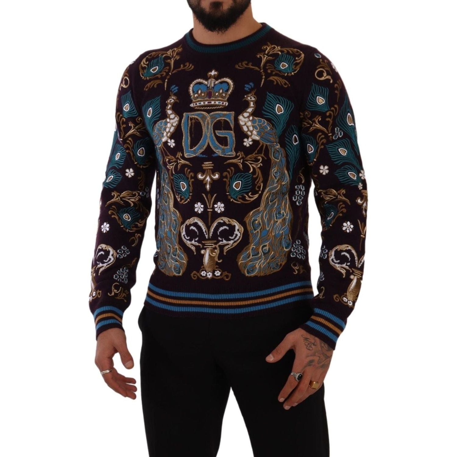 سترة أنيقة من الكشمير باللون العنابي من دولتشي آند غابانا