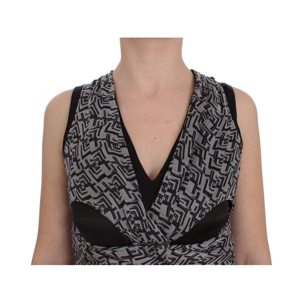 带徽标细节的优雅真丝上衣