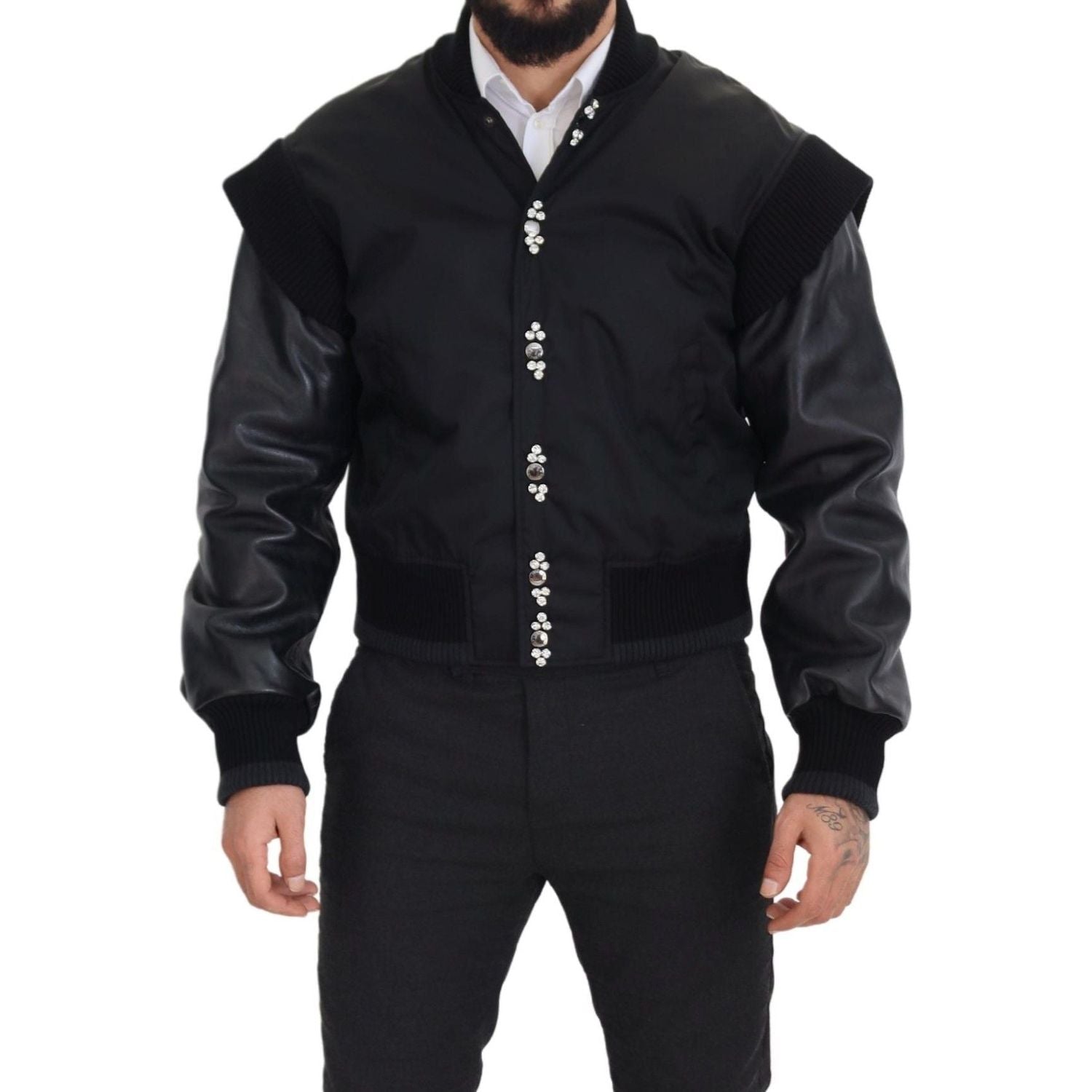 سترة بومبر أنيقة باللون الأسود مزينة بالكريستال من دولتشي آند غابانا