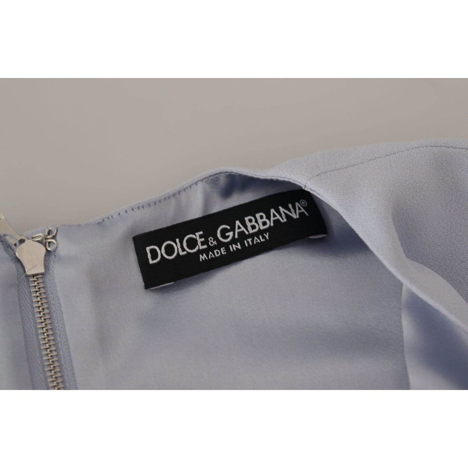 优雅浅蓝色 A 字连衣裙