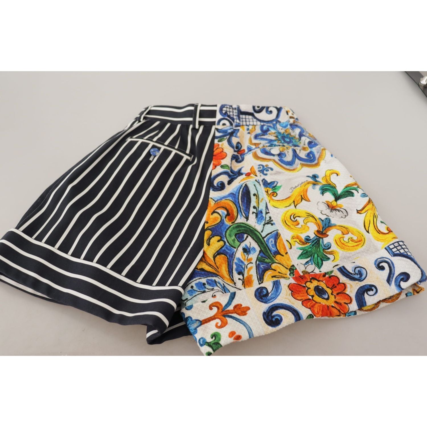 شورت برمودا مصمم من دولتشي آند غابانا ماجوليكا بخصر مرتفع