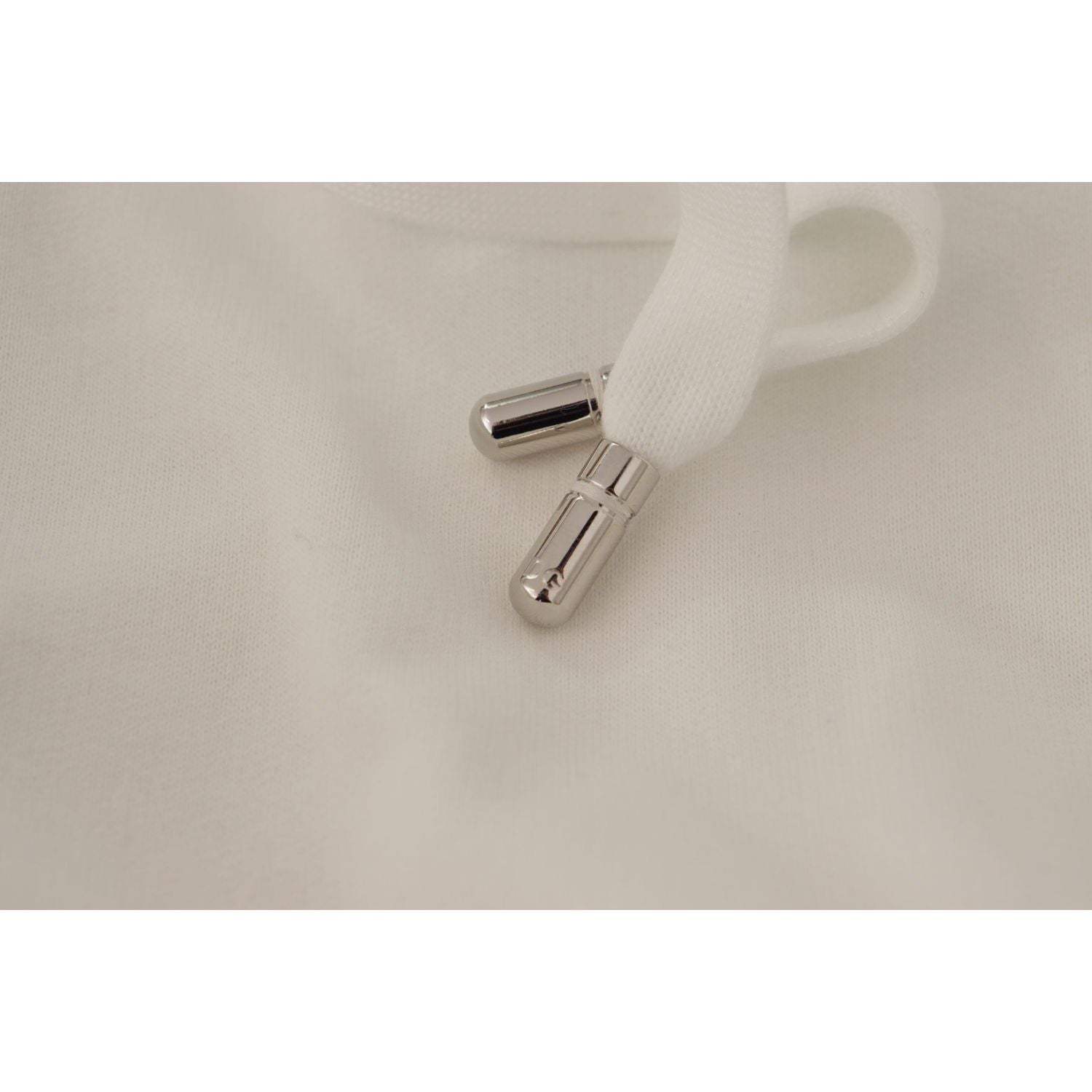 别致的白色连帽套头衫