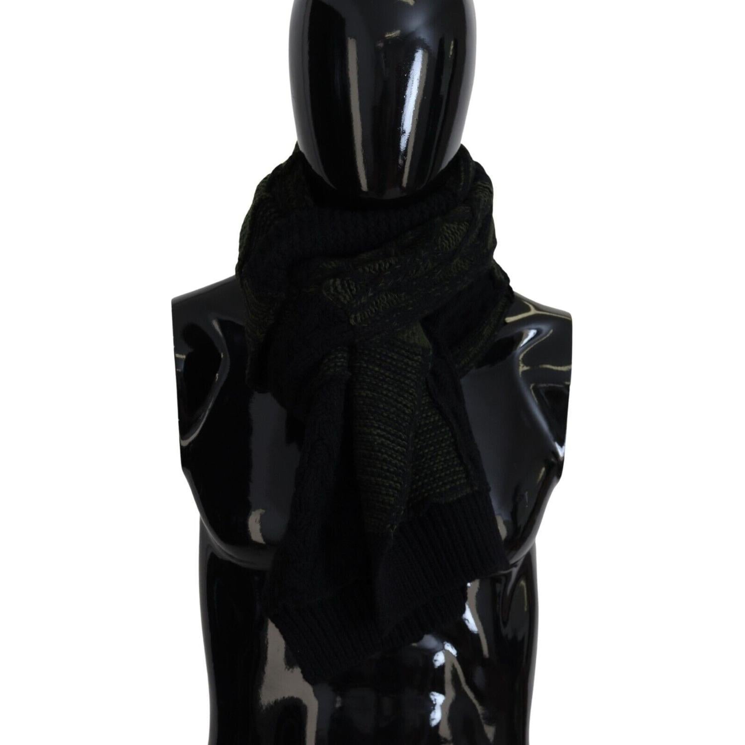 优雅的黑色和绿色羊毛围巾