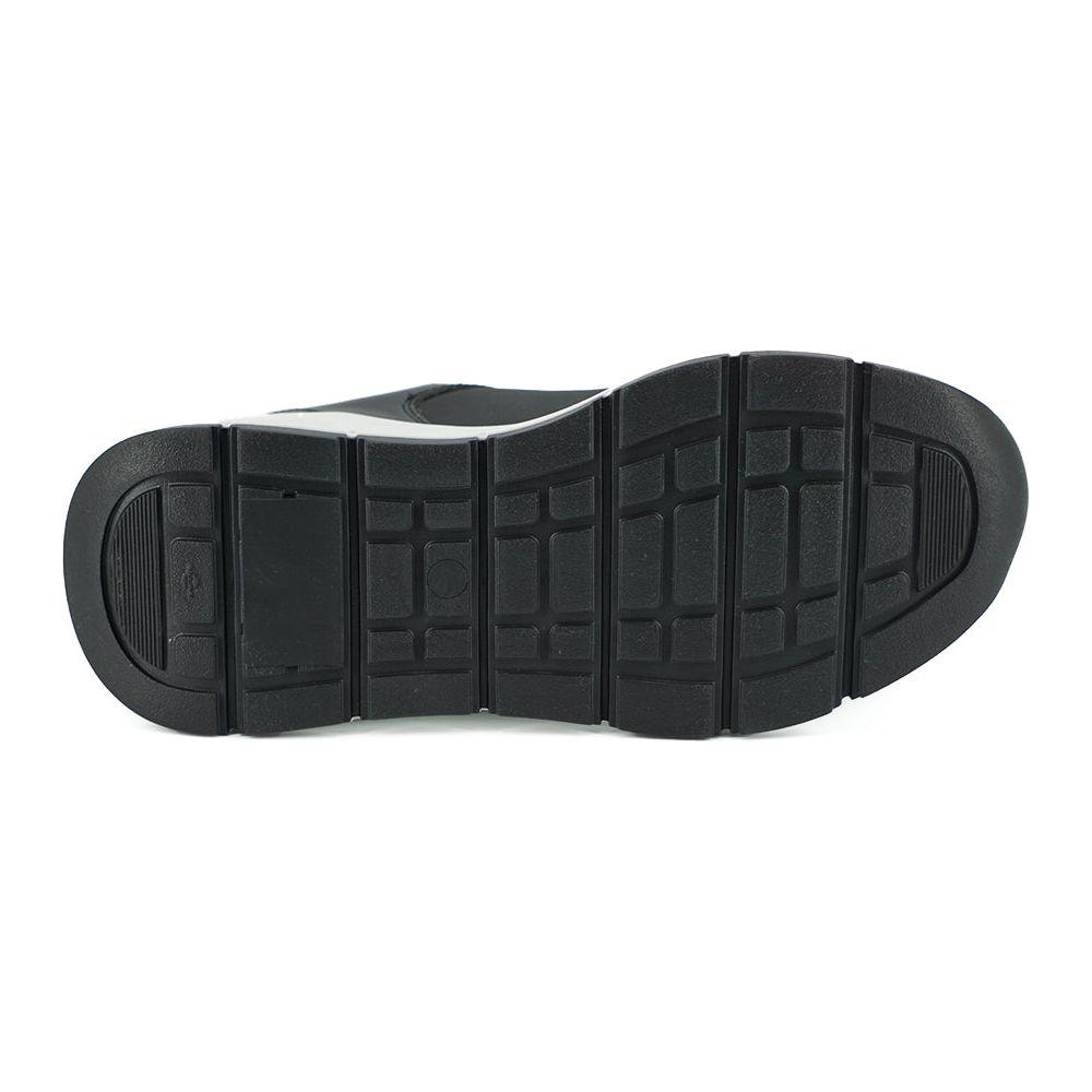 حذاء رياضي أنيق من الجلد باللونين الأبيض والأسود من فيرساتشي