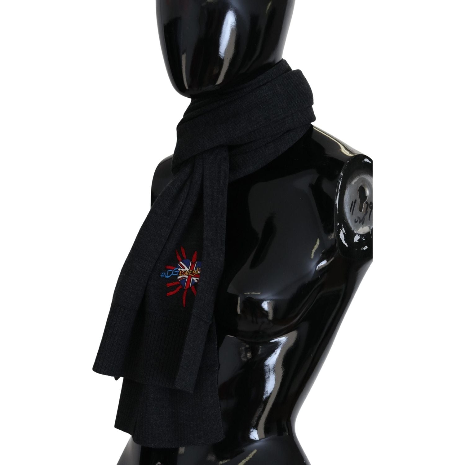 وشاح من الصوف الأسود الأنيق من دولتشي آند غابانا