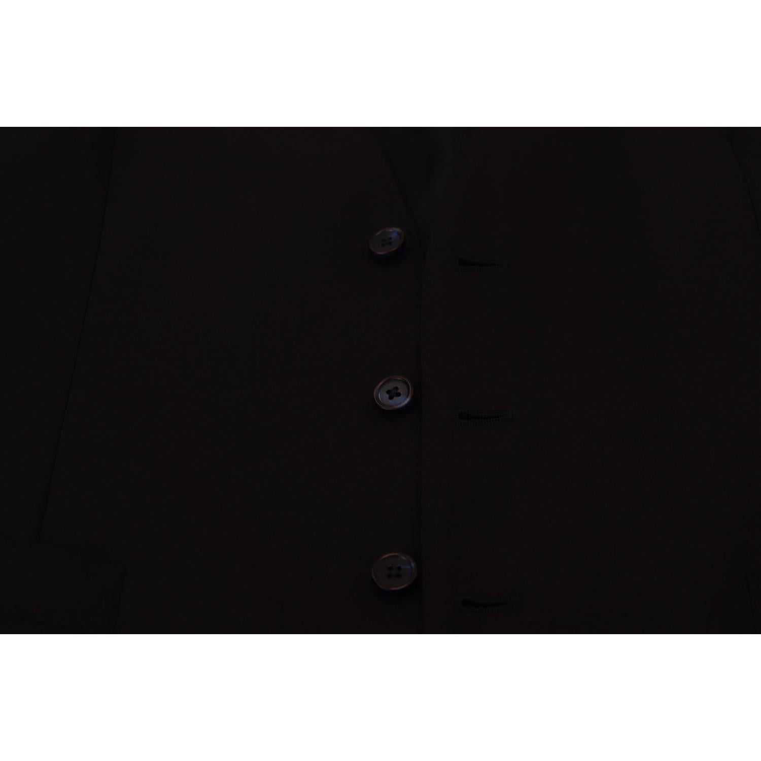 سترة رسمية أنيقة باللون الأزرق الداكن من دولتشي آند غابانا