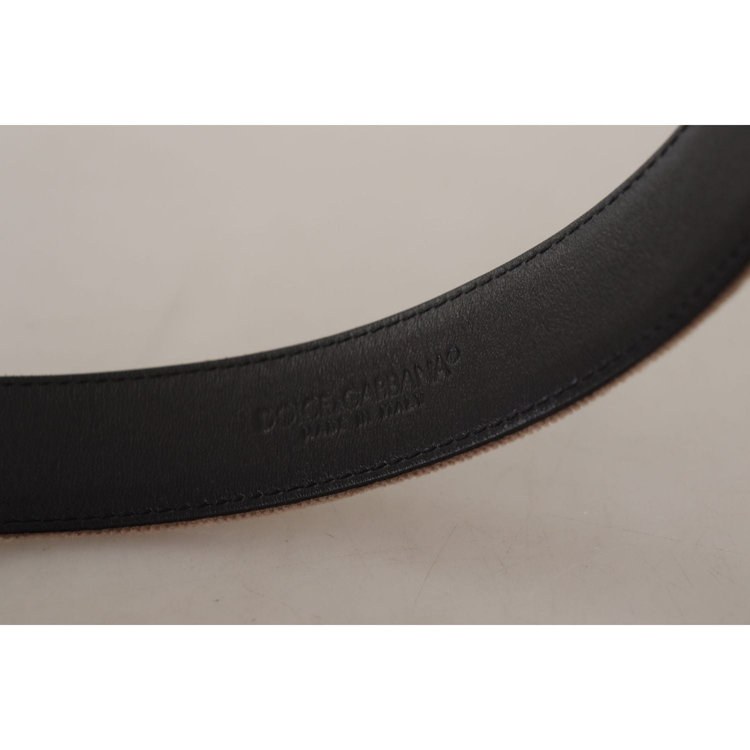 حزام دولتشي آند غابانا الأنيق المخملي مع مشبك الشعار