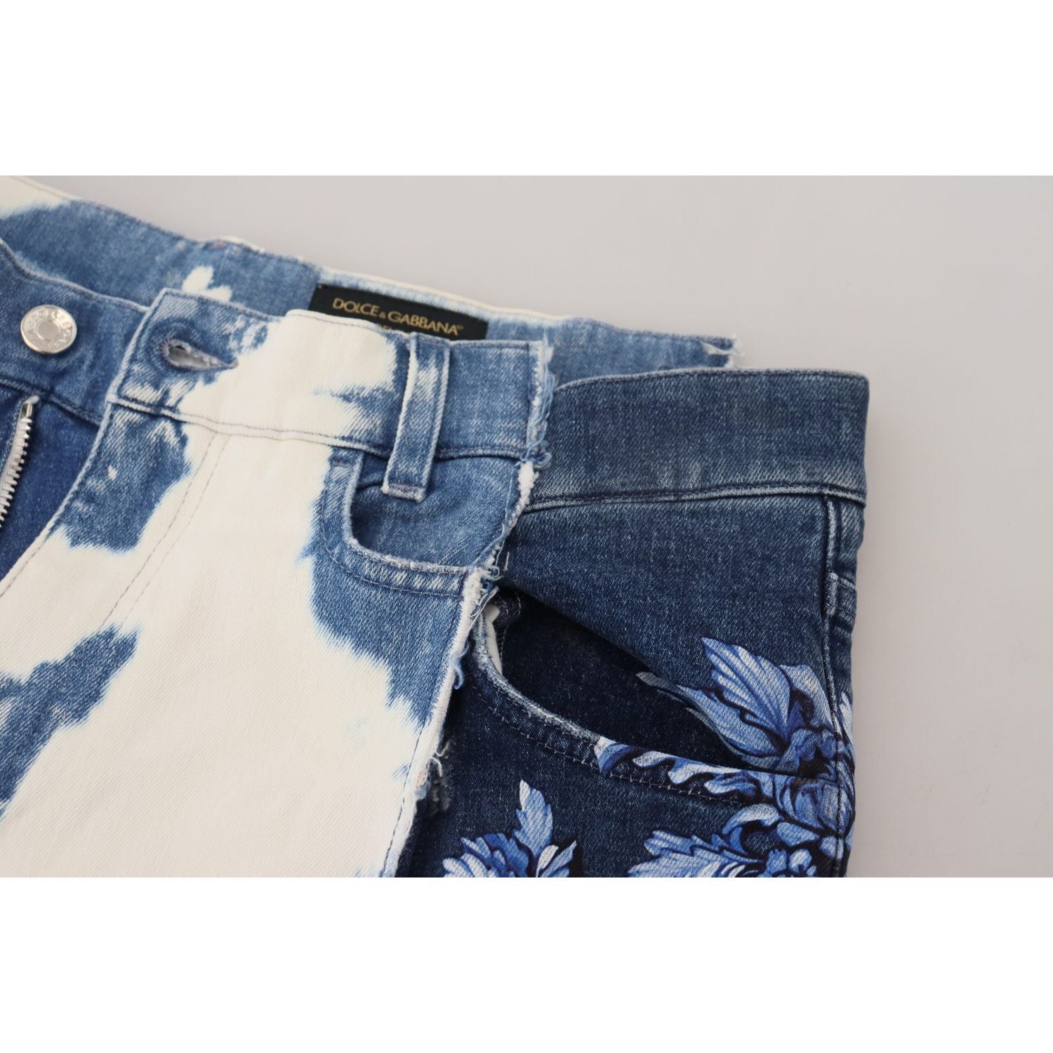 بنطلون جينز فضفاض أنيق من دولتشي آند غابانا بطبعة فريدة