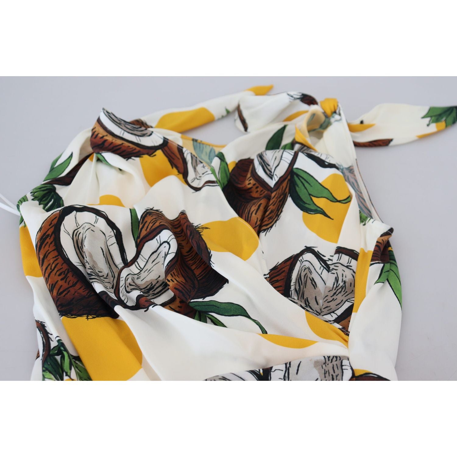 优雅的白色丝绸紧身迷你连衣裙