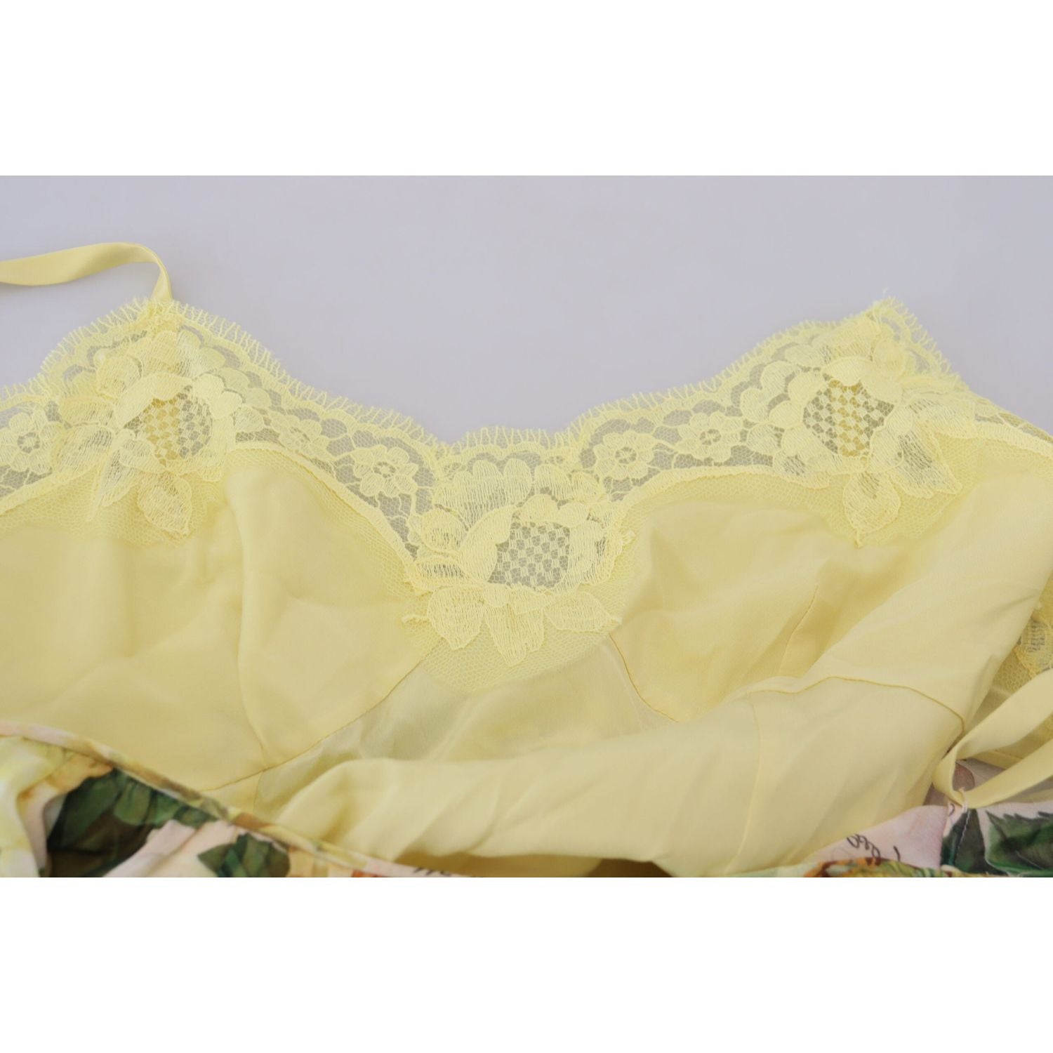 فستان ماكسي أنيق من الحرير مزين بالزهور من دولتشي آند غابانا