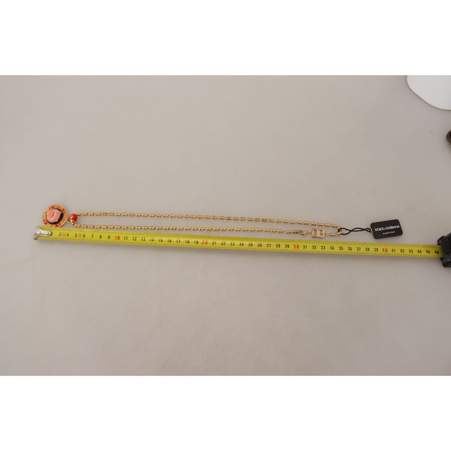 قلادة دولتشي آند غابانا الأنيقة ذات السلسلة الذهبية