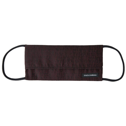 带徽标细节的优雅栗色面罩