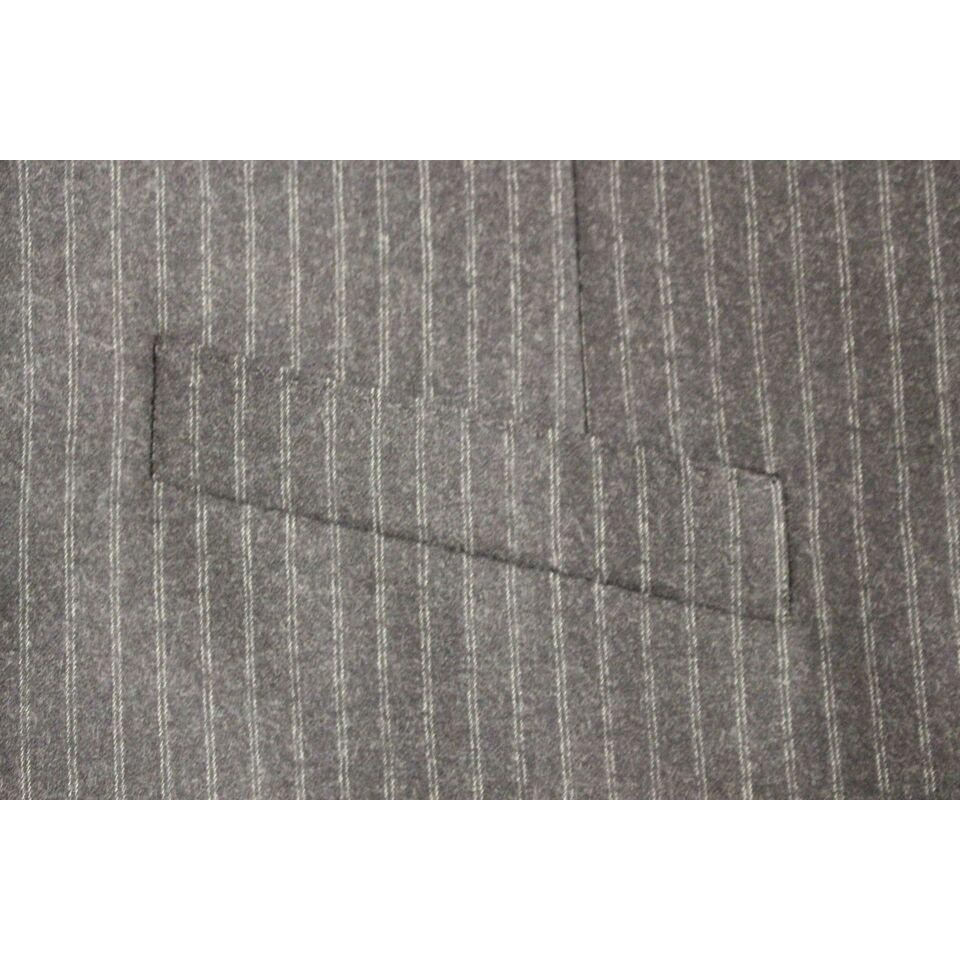 فستان دولتشي آند غابانا الأنيق المصنوع من الصوف المخطط باللون الرمادي