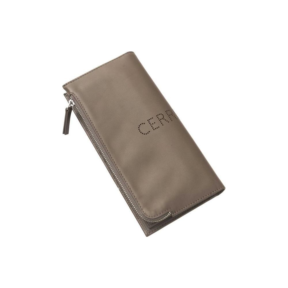 带徽标的别致棕色皮革钱包