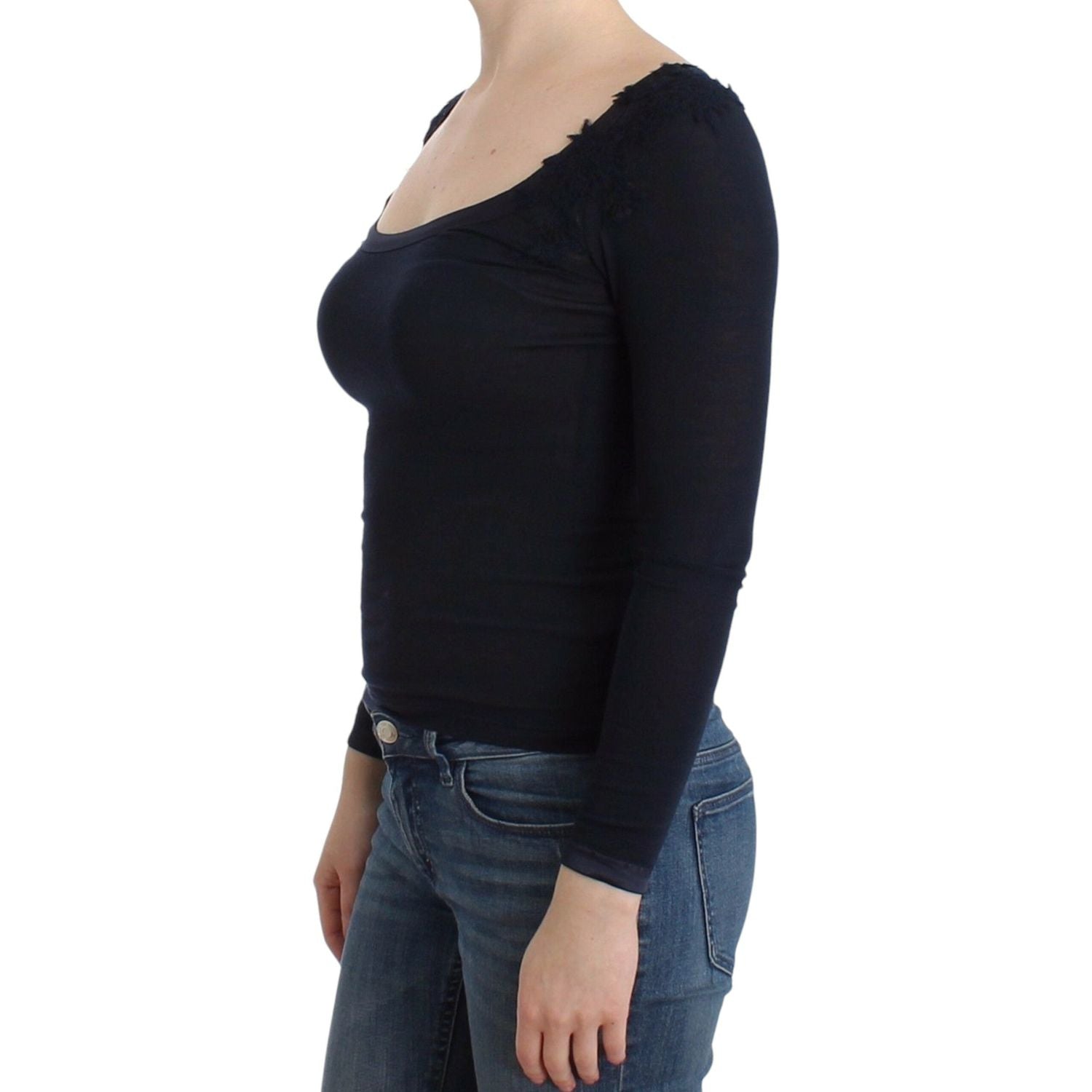 بلوزة دانتيل أنيقة بأكمام طويلة من Ermanno Scervino