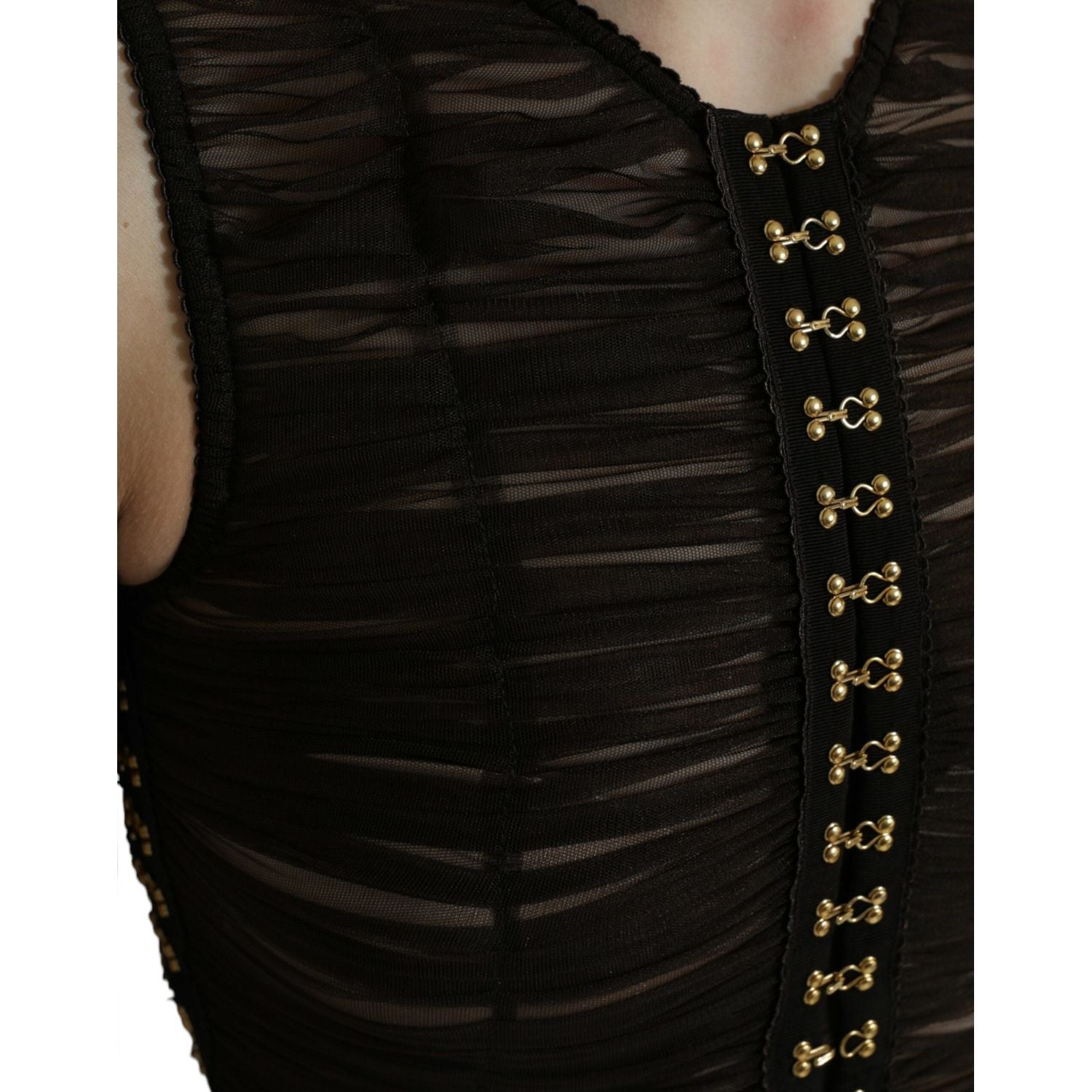 缀饰短款无袖上衣