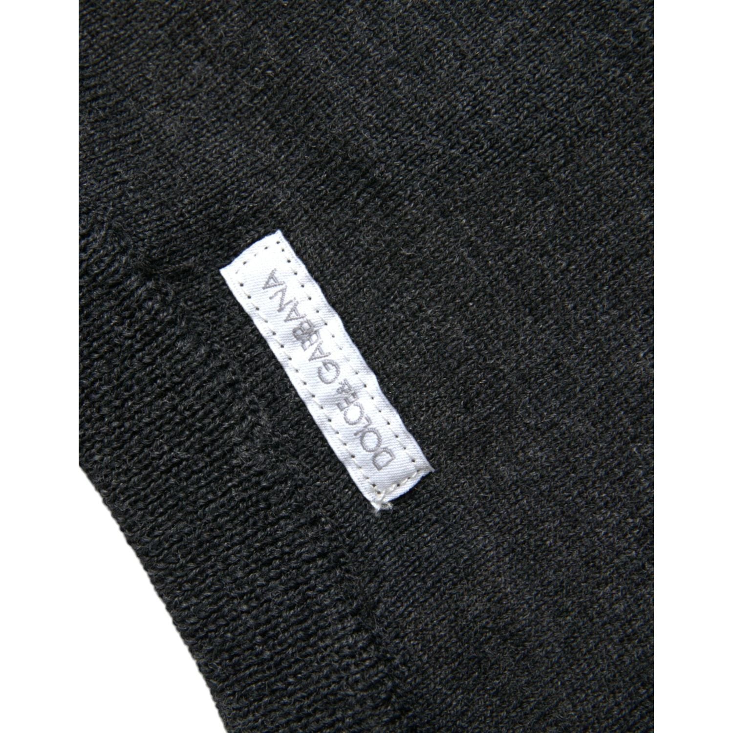 深灰色羊毛圆领套衫