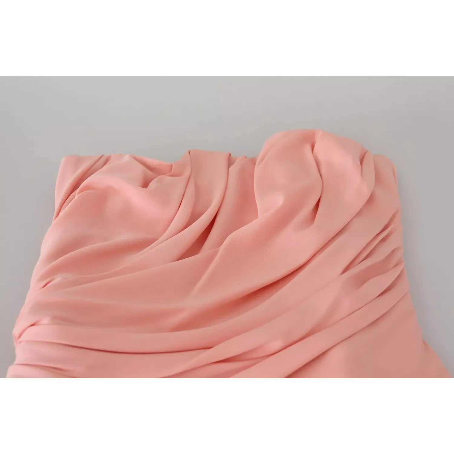 فستان دولتشي آند غابانا الوردي من الحرير المرن بدون حمالات