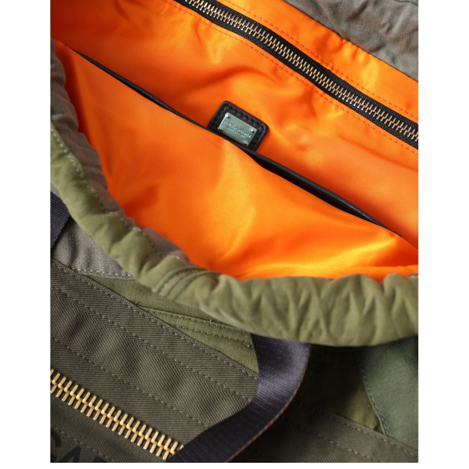 حقيبة ظهر من دولتشي آند غابانا باللون الأخضر العسكري المرقعة