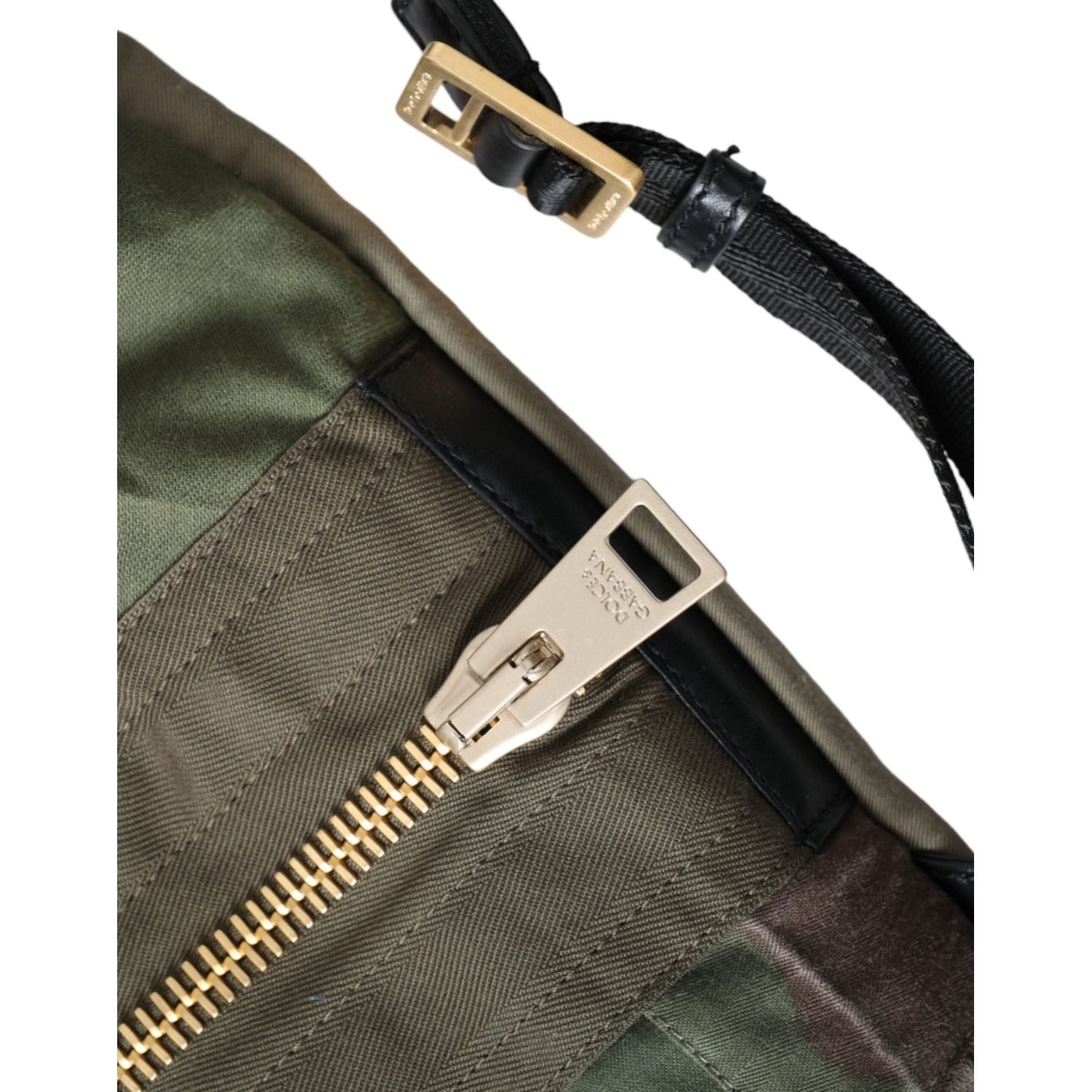 حقيبة ظهر من دولتشي آند غابانا باللون الأخضر العسكري المرقعة