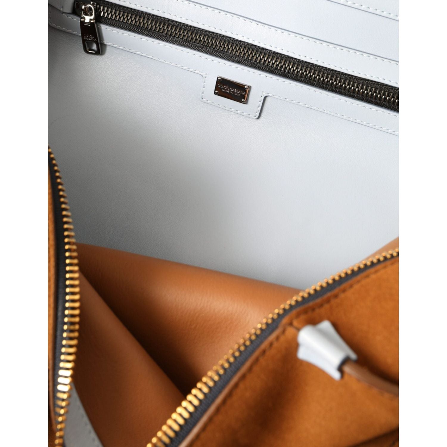 حقيبة ظهر دولتشي آند غابانا من الجلد المدبوغ باللون البني والأصفر مع شعار